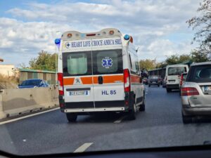 incidente raccordo autostradale ambulanza