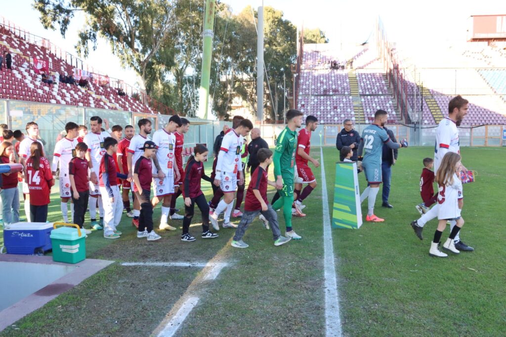 Reggina-Pompei ingresso in campo