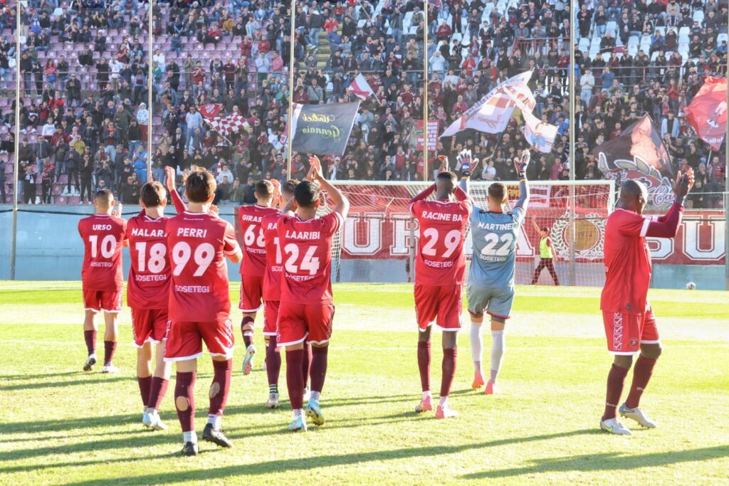 Reggina-Pompei squadra saluta tifosi Curva Sud