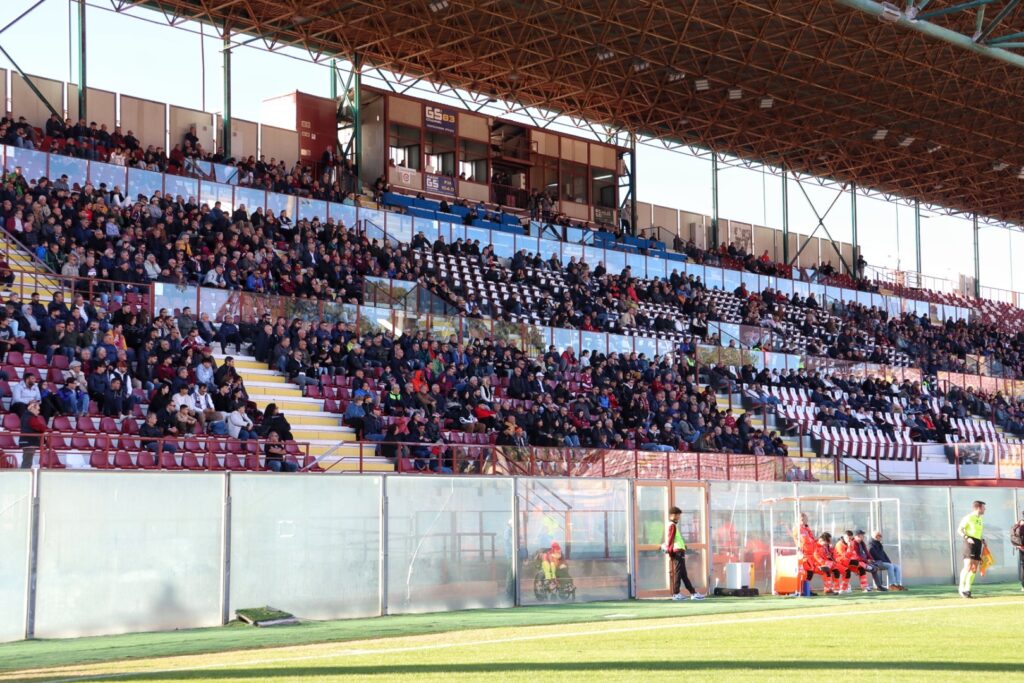 Reggina-Pompei tifosi tribuna coperta Granillo