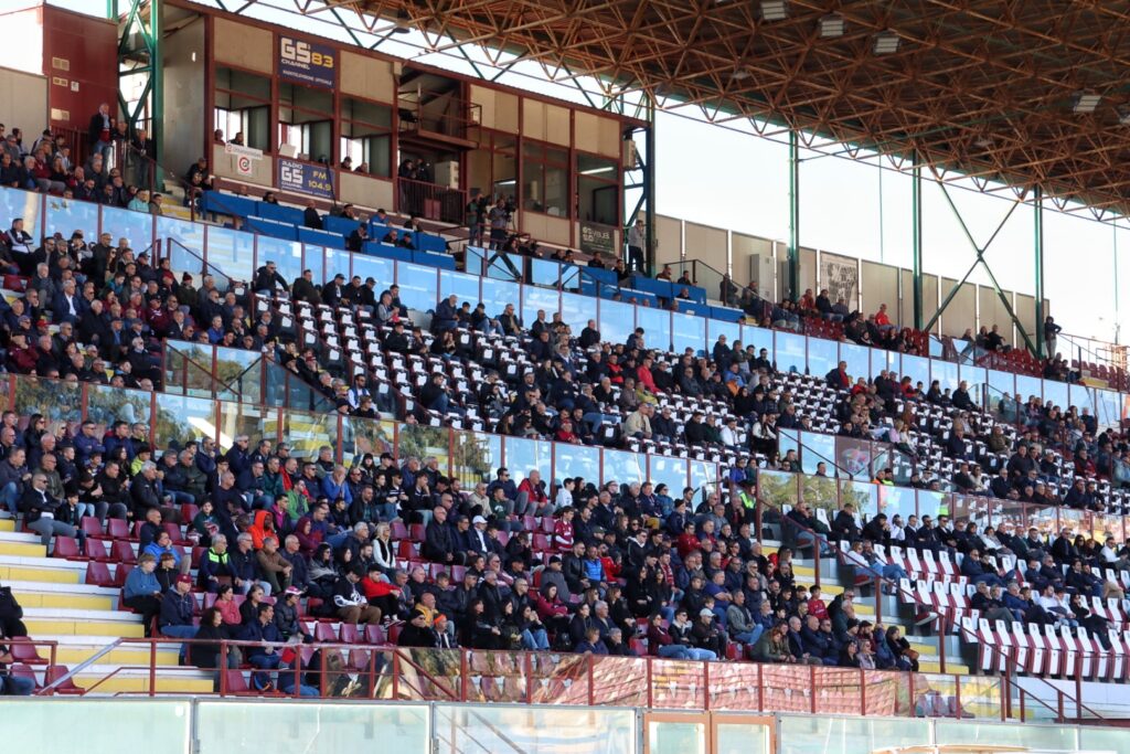 Reggina-Pompei tifosi tribuna coperta Granillo
