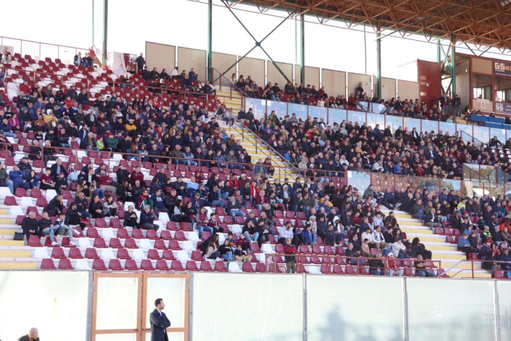 Reggina-Pompei tifosi tribuna coperta Granillo