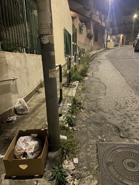 Via Villini Svizzeri spazzatura e degrado