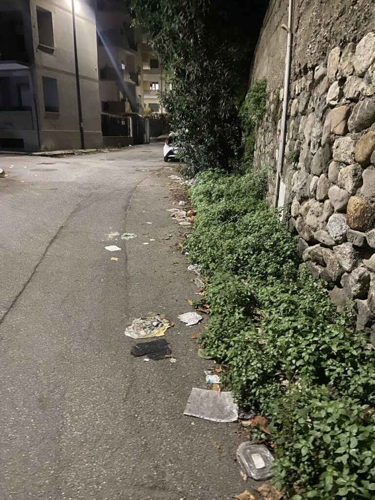 Via Villini Svizzeri spazzatura e degrado