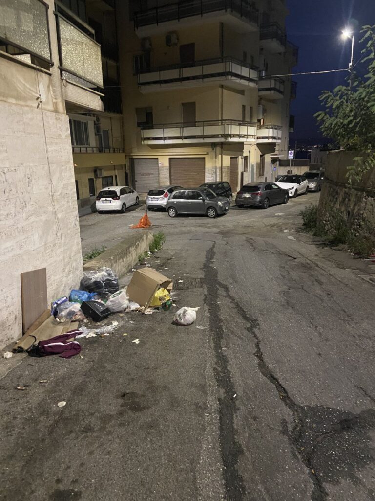 Via Villini Svizzeri spazzatura e degrado