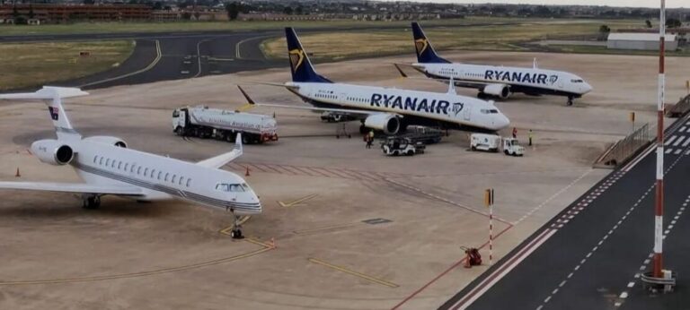 Eruzione Etna, Aeroporto di Comiso di nuovo operativo: ripristinati i voli in partenza e in arrivo