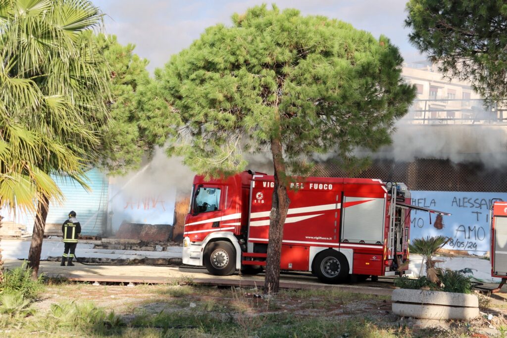 incendio lido comunale torre nervi