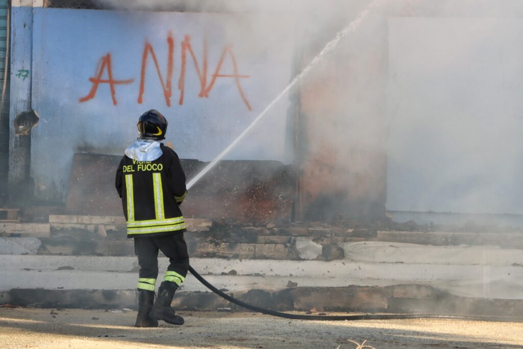 incendio lido comunale torre nervi
