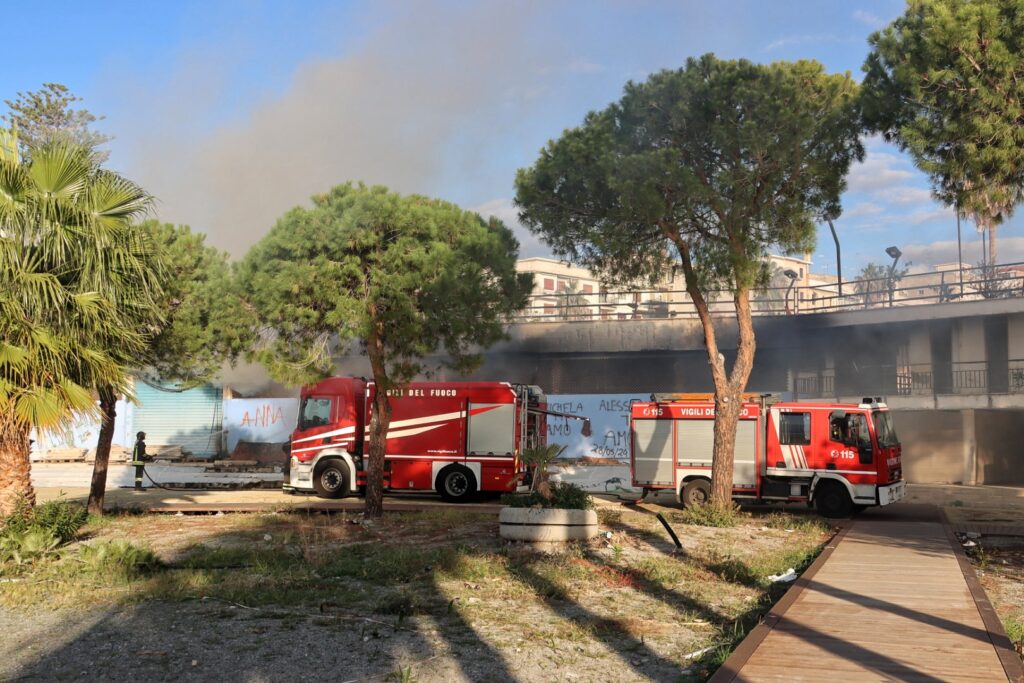 incendio lido comunale torre nervi