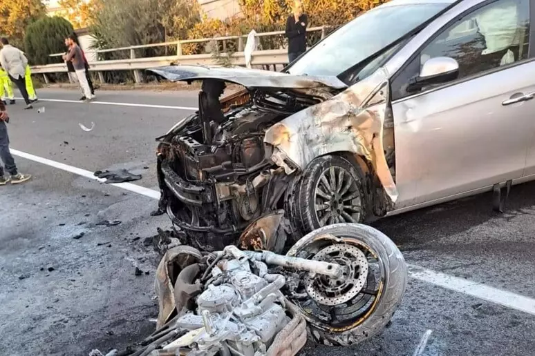Drammatico incidente mortale sulla SS106: un morto e due feriti