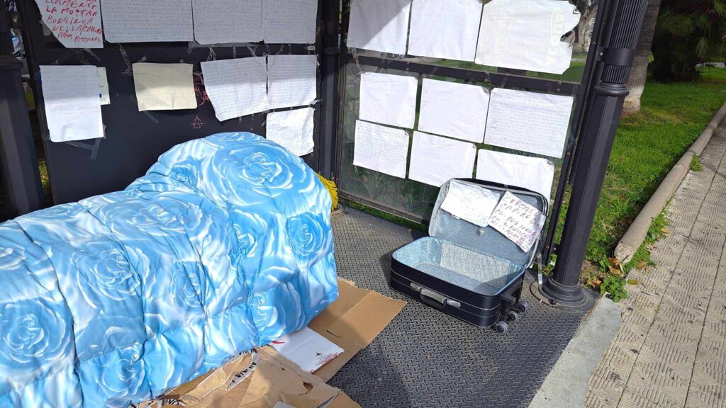 panchina casa clochard