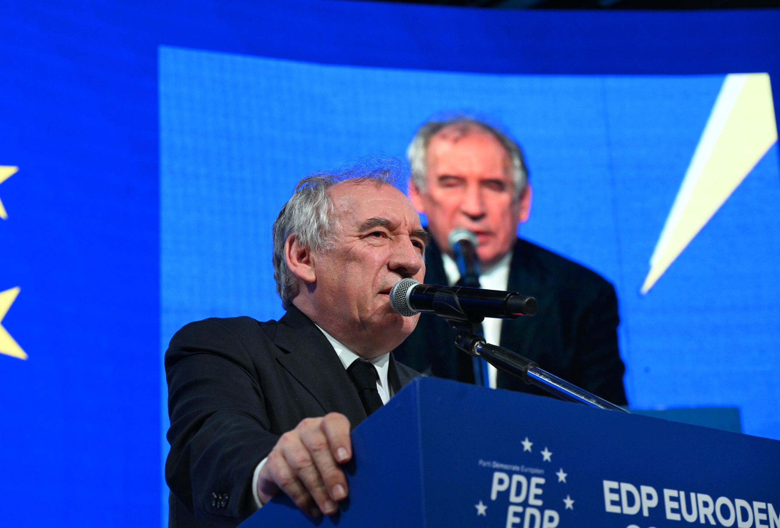 Bayrou, Ue sia unita per spengere miccia accesa da Putin