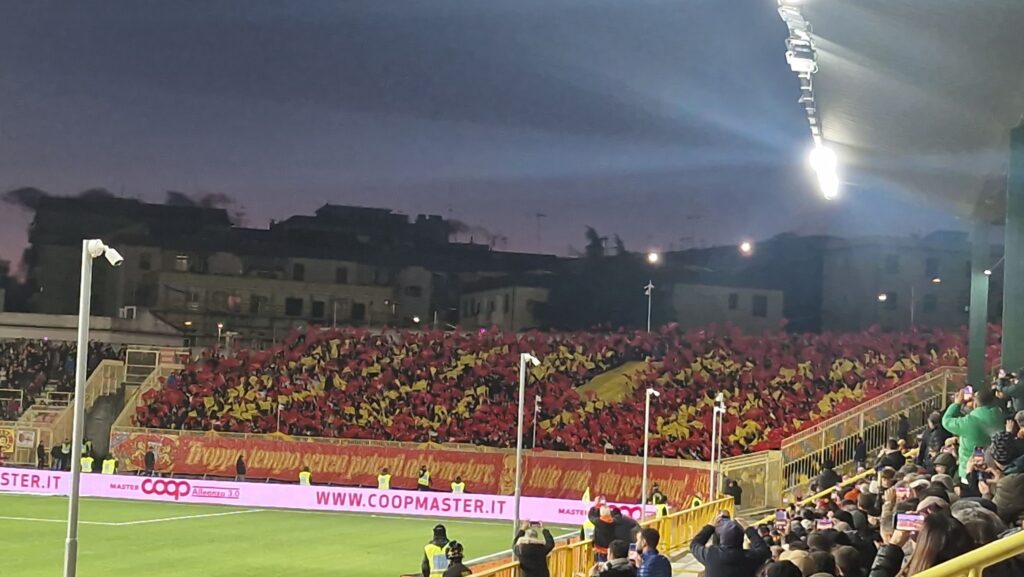 Catanzaro-Spezia coreografia tifosi ceravolo 2