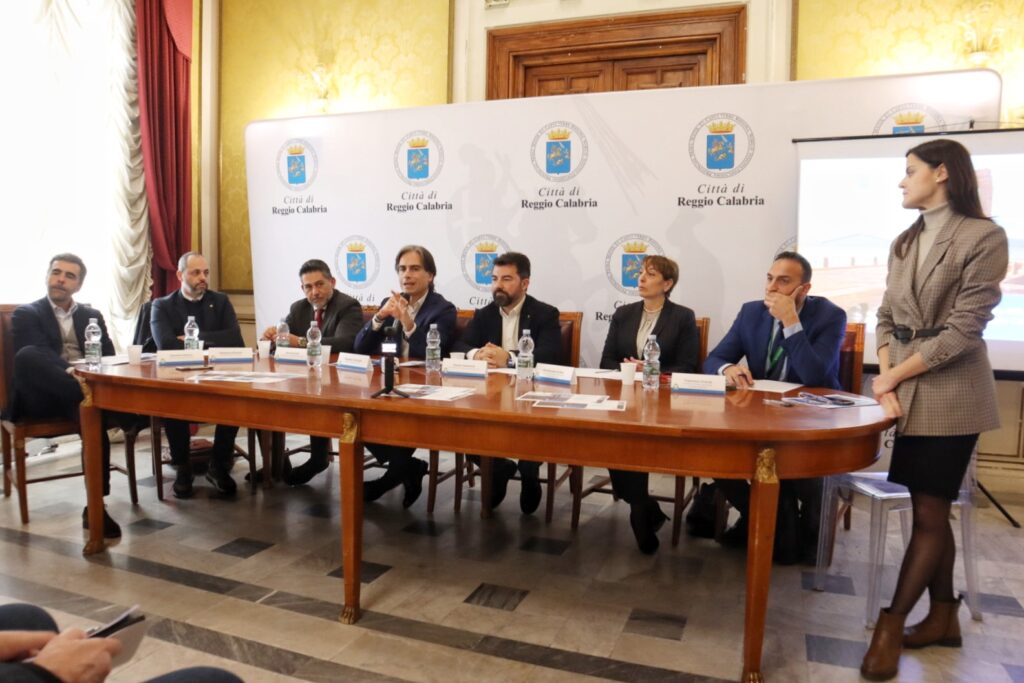 Conferenza stampa nuovo piano rifiuti Reggio Calabria