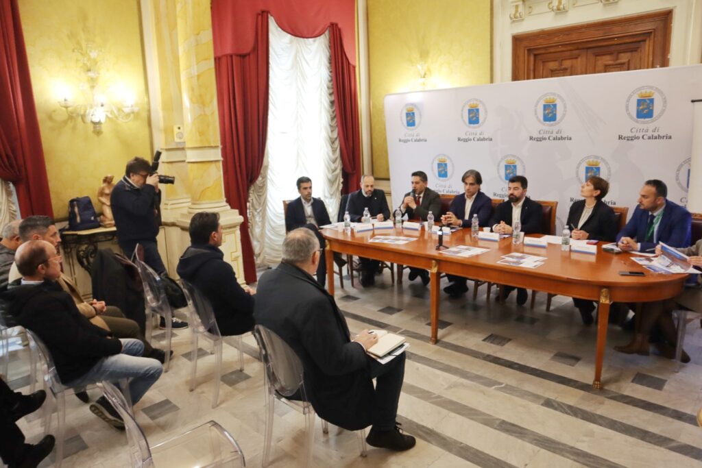 Conferenza stampa nuovo piano rifiuti Reggio Calabria