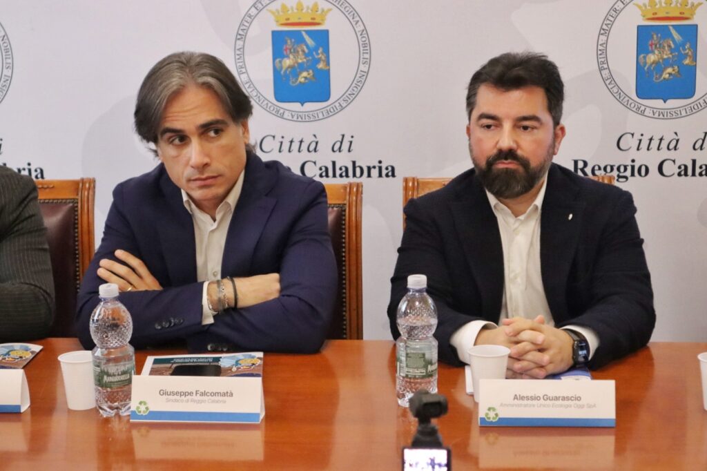 Conferenza stampa nuovo piano rifiuti Reggio Calabria