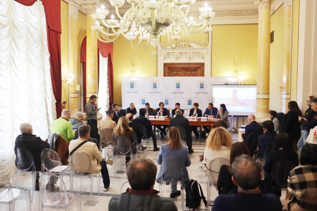 Conferenza stampa nuovo piano rifiuti Reggio Calabria