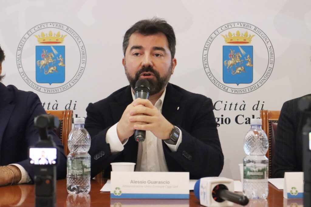 Conferenza stampa nuovo piano rifiuti Reggio Calabria