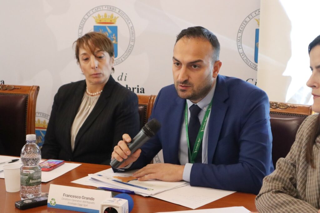 Conferenza stampa nuovo piano rifiuti Reggio Calabria