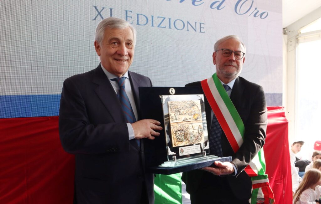 Consegna Minatore d'oro a Tajani a Motta San Giovanni
