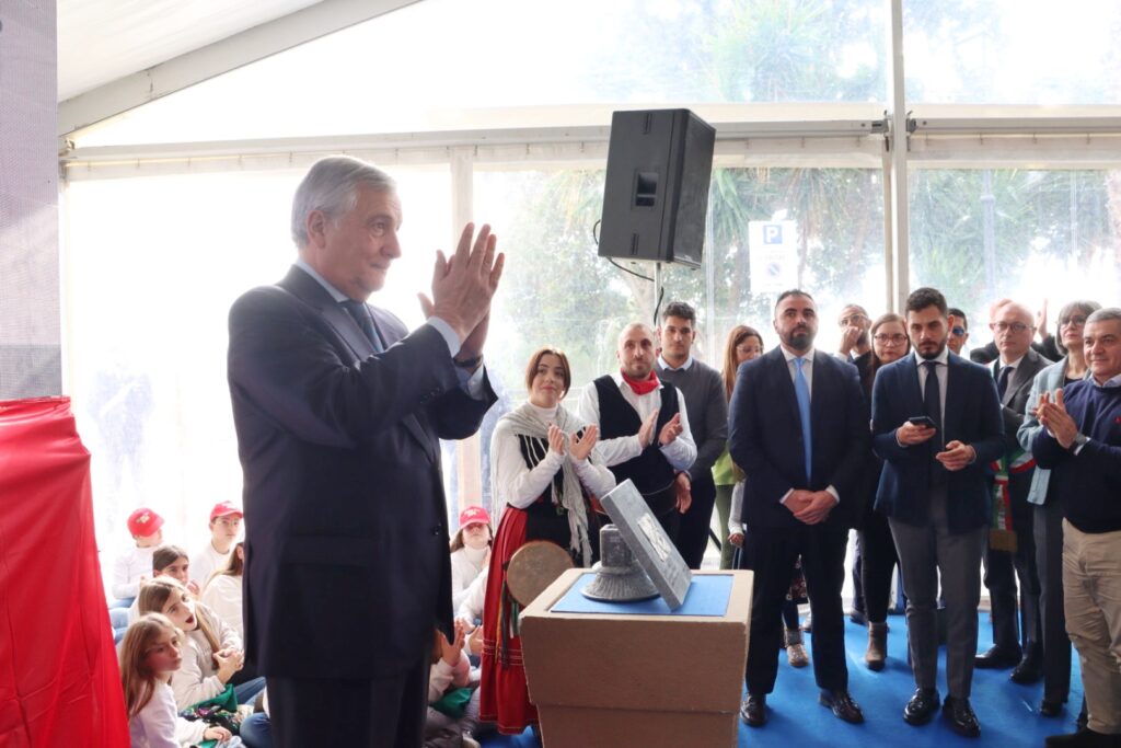 Consegna Minatore d'oro a Tajani a Motta San Giovanni