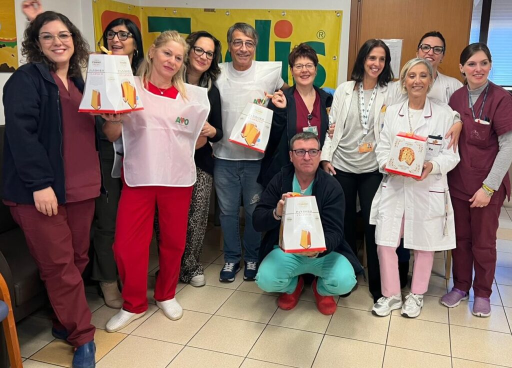Donazione panettoni avo palermo reparto hospice natale 2024
