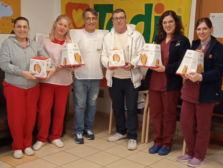 Donazione panettoni avo palermo reparto hospice natale 2024