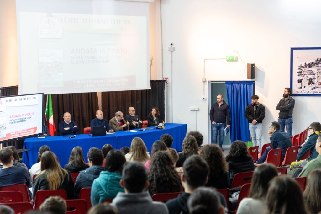 Libro Andata in porto all'ITIS di Polistena - onorevole Soriero e Capitaneria di Porto