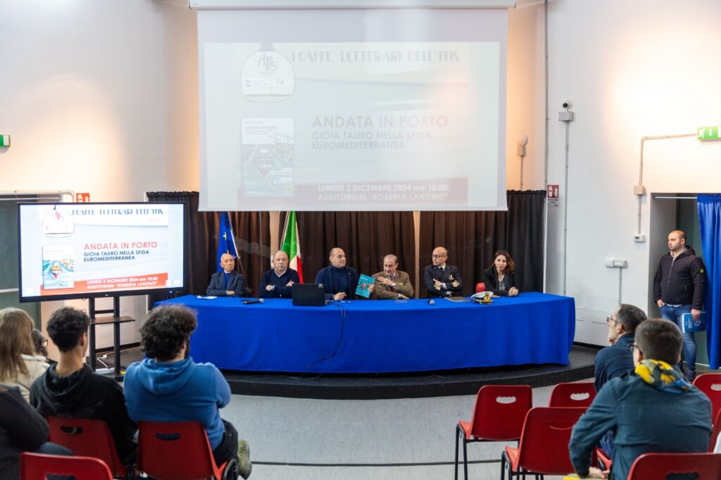 Libro Andata in porto all'ITIS di Polistena - onorevole Soriero e Capitaneria di Porto