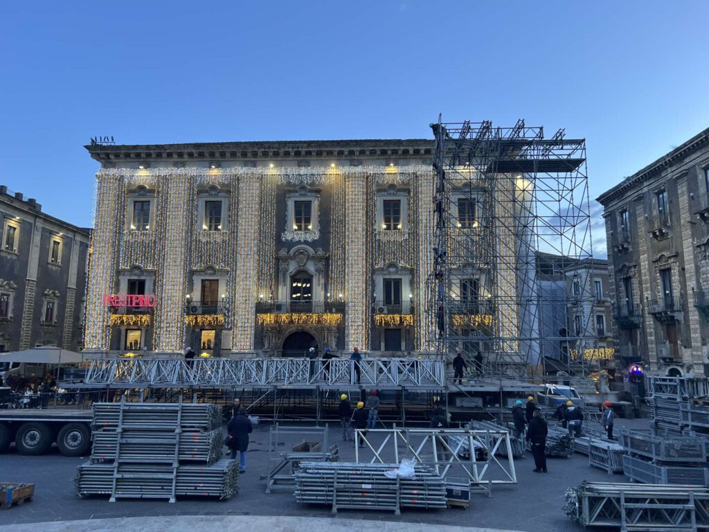 Montaggio palco capodanno Catania