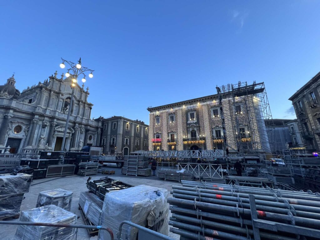 Montaggio palco capodanno Catania