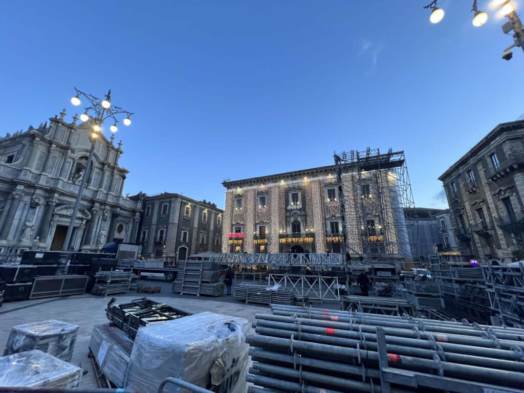 Montaggio palco capodanno Catania