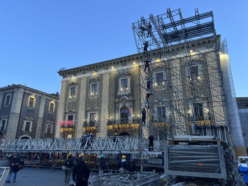 Montaggio palco capodanno Catania