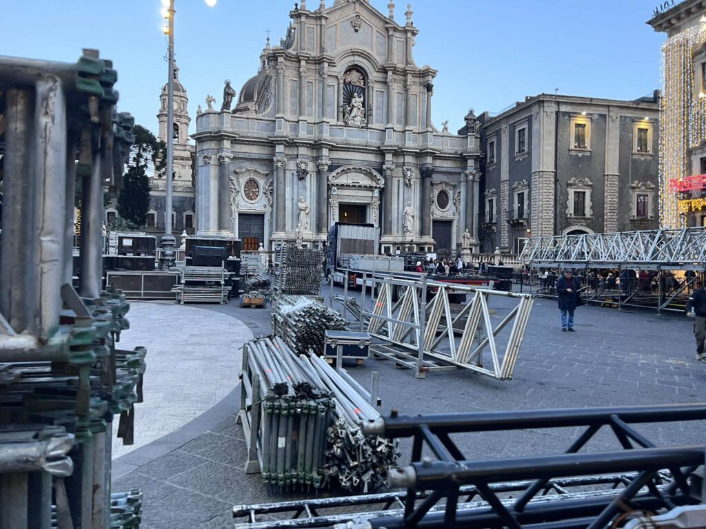 Montaggio palco capodanno Catania