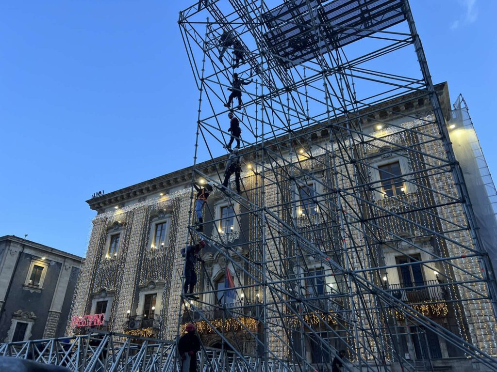 Montaggio palco capodanno Catania