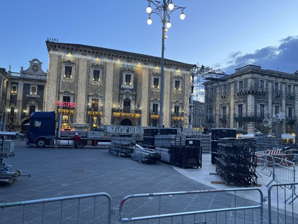 Montaggio palco capodanno Catania