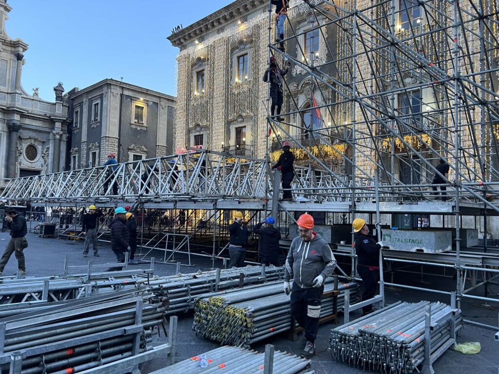 Montaggio palco capodanno Catania