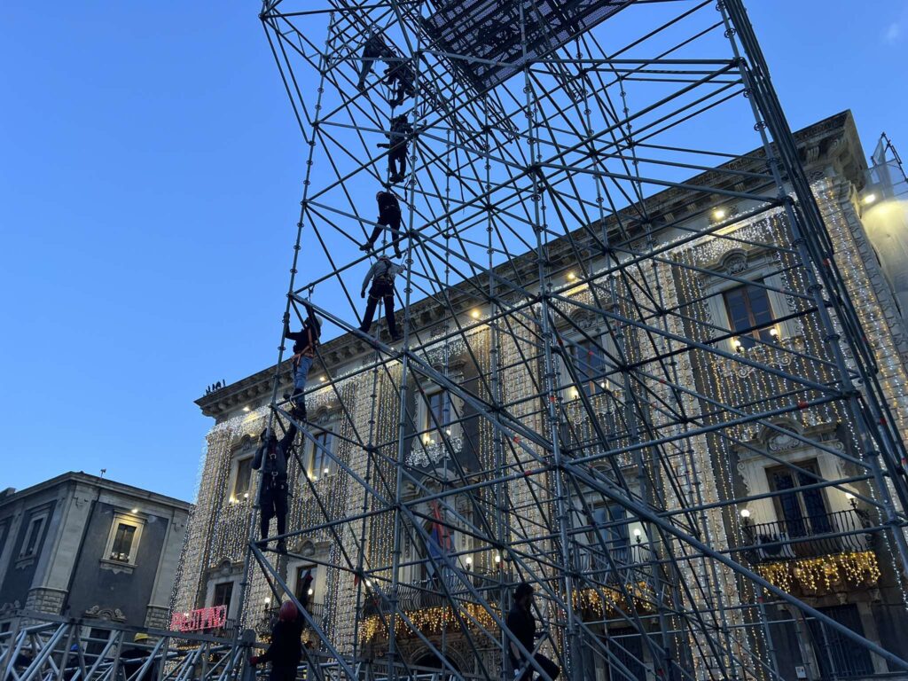 Montaggio palco capodanno Catania