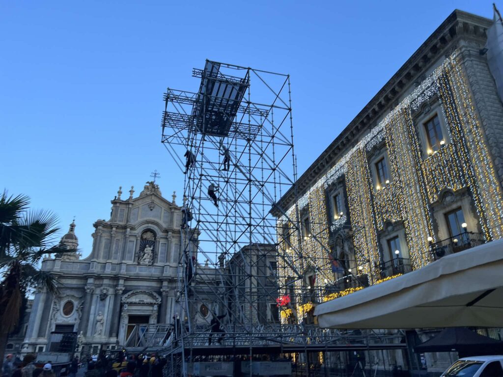 Montaggio palco capodanno Catania