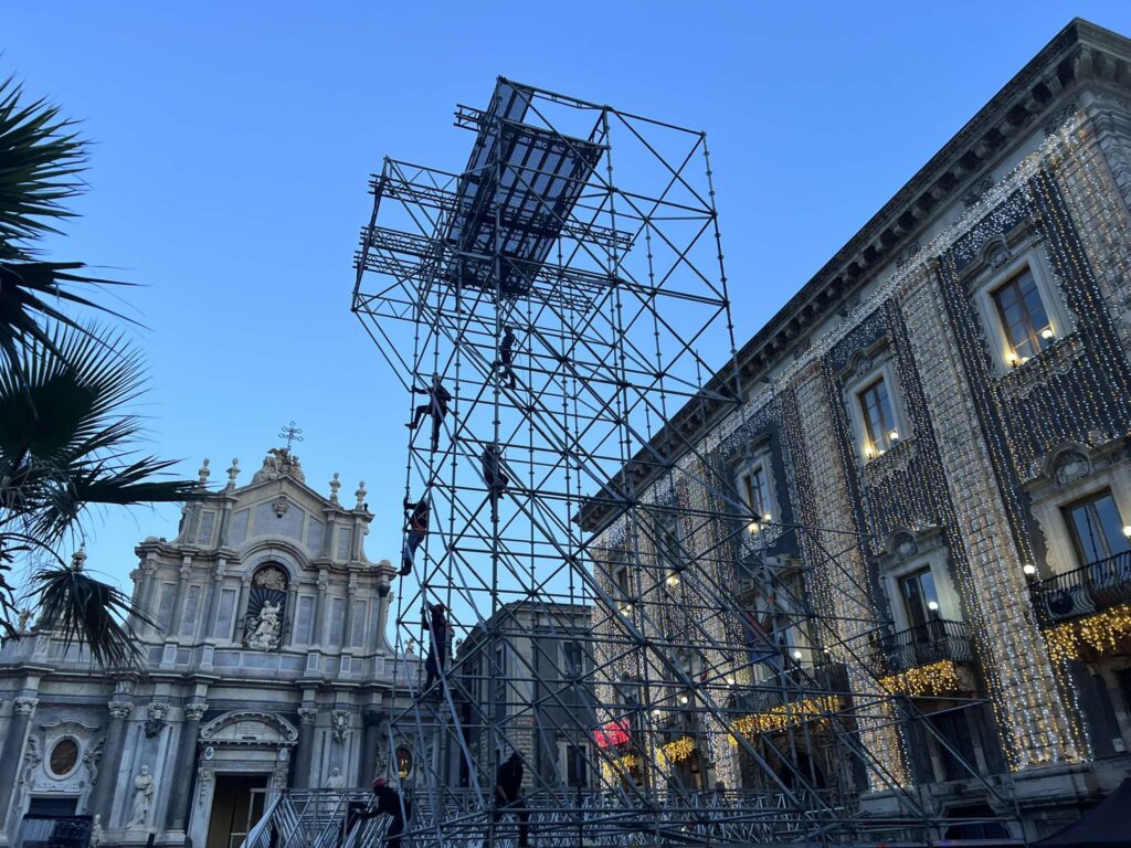 Montaggio palco capodanno Catania