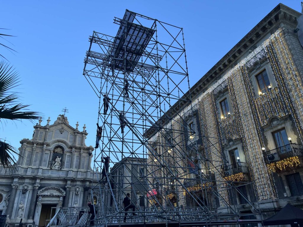 Montaggio palco capodanno Catania