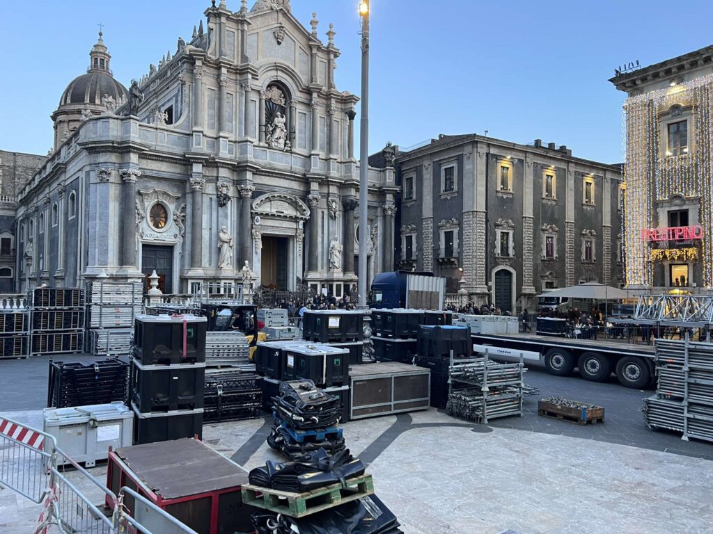 Montaggio palco capodanno Catania