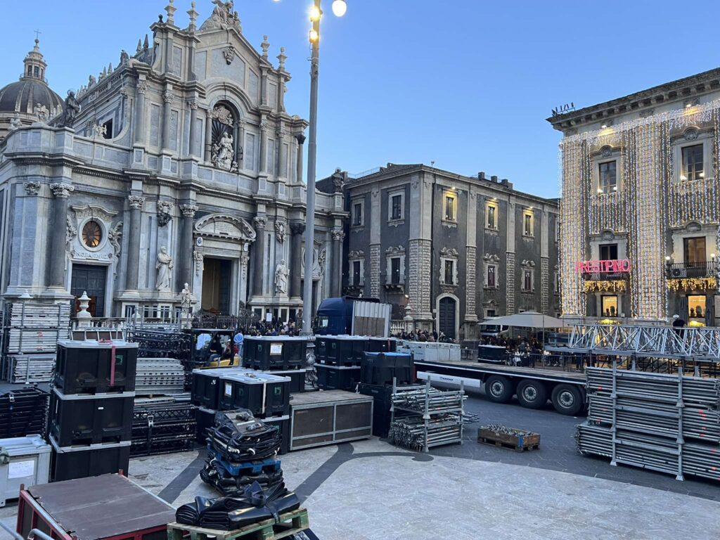 Montaggio palco capodanno Catania