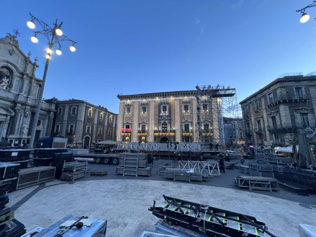 Montaggio palco capodanno Catania