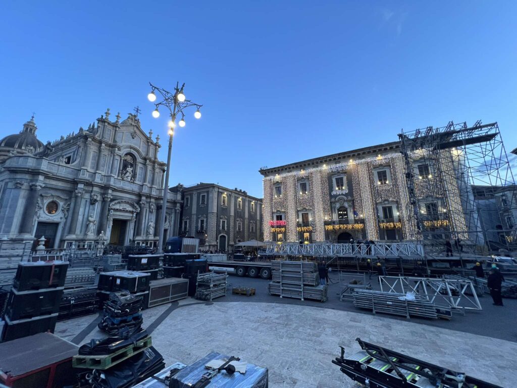 Montaggio palco capodanno Catania