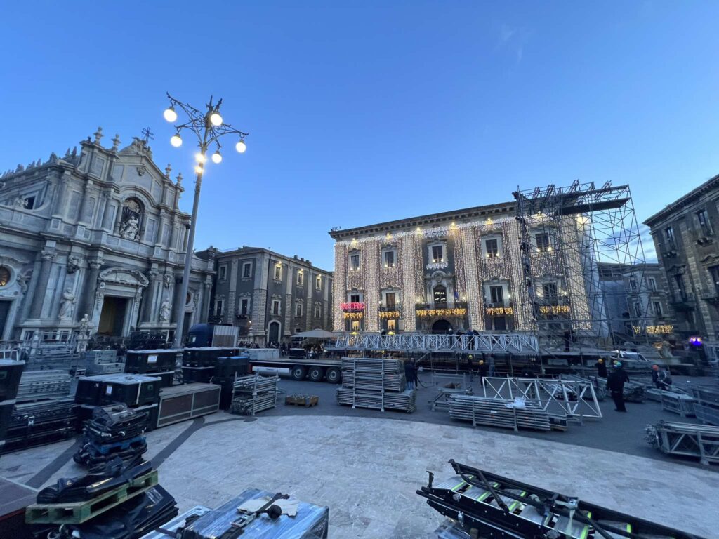 Montaggio palco capodanno Catania