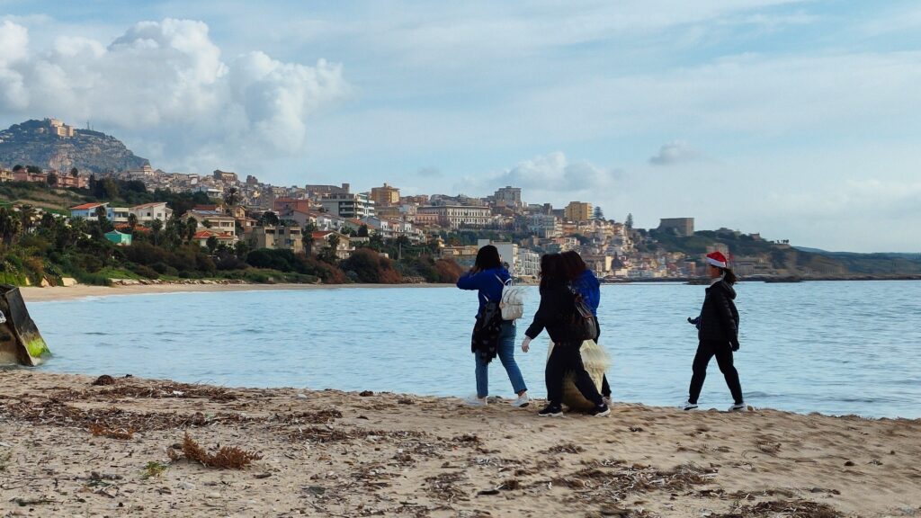 Pulizia spiaggia tonnara sciacca