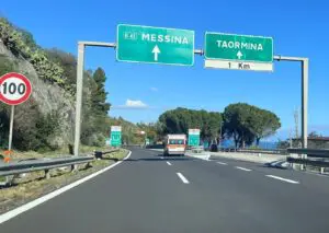 ambulanza autostrada a20 messina catana incidente taormina