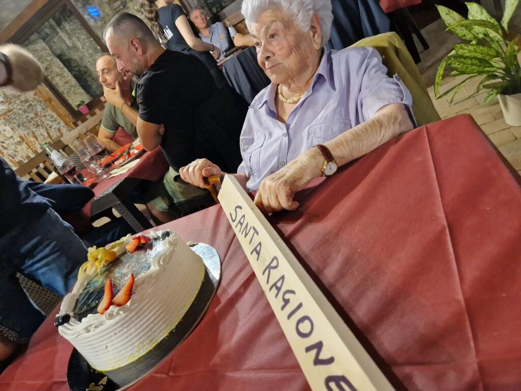 maestra 95esimo compleanno