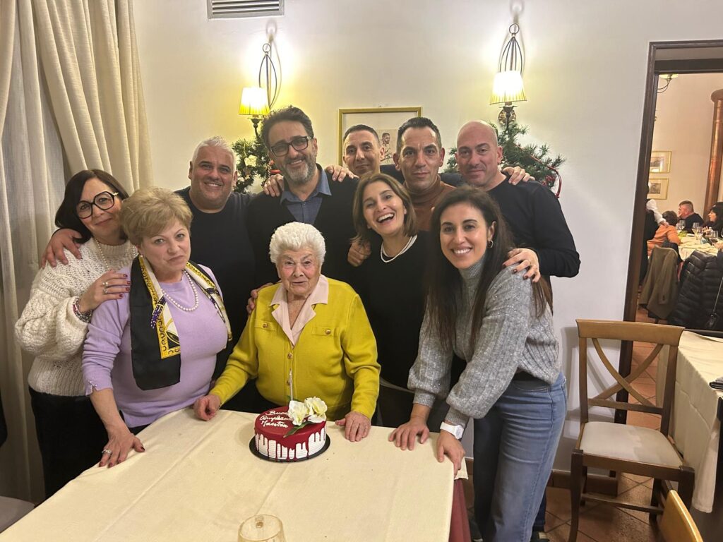 maestra 95esimo compleanno